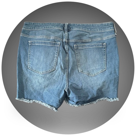 BOGO TORRID EUC Distressed Jean Shorts - Picture 2 of 4